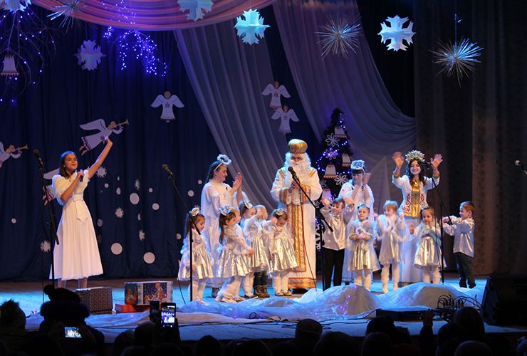 «Новорічна сміховіхола»