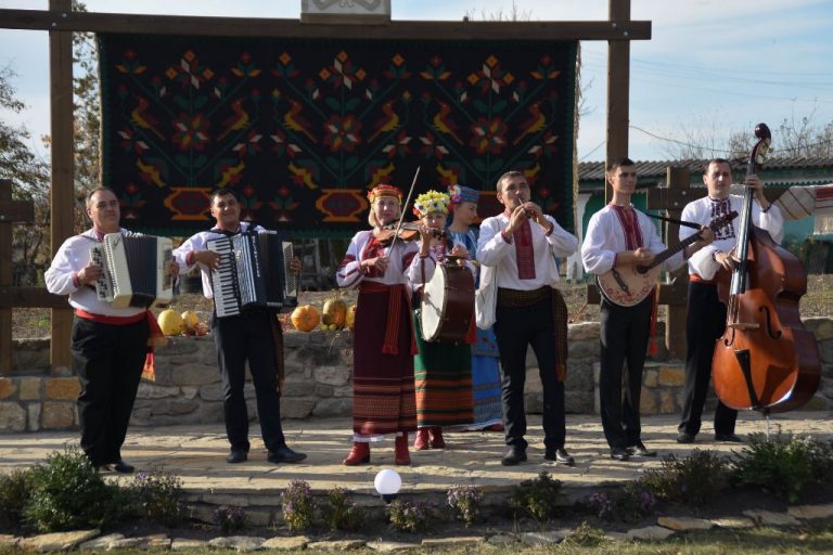 Шляхами тканої Буші