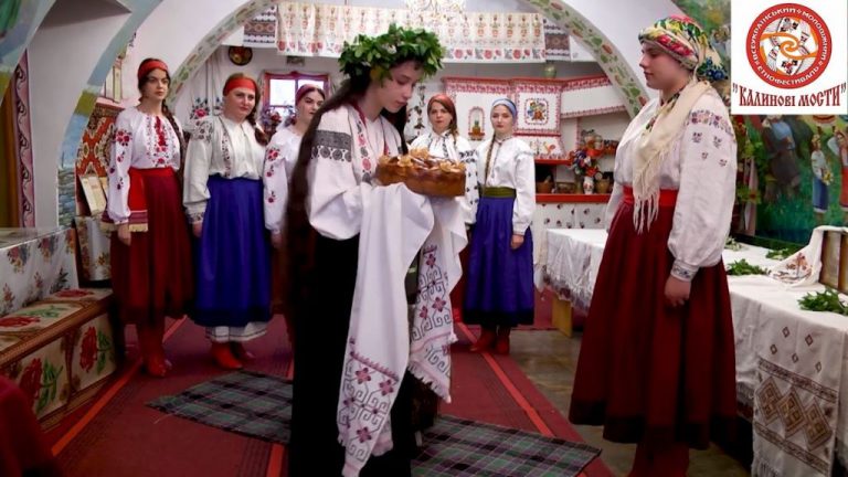 Молодіжний етнофестиваль «Калинові мости»