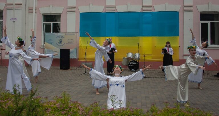 Благодійна мистецька акція «Вдячні серця»