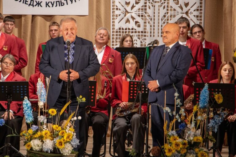 Ми щиро вітаємо Вас!